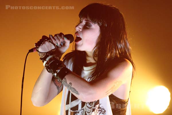 SLEIGH BELLS - 2012-03-05 - PARIS - La Machine (du Moulin Rouge) - 